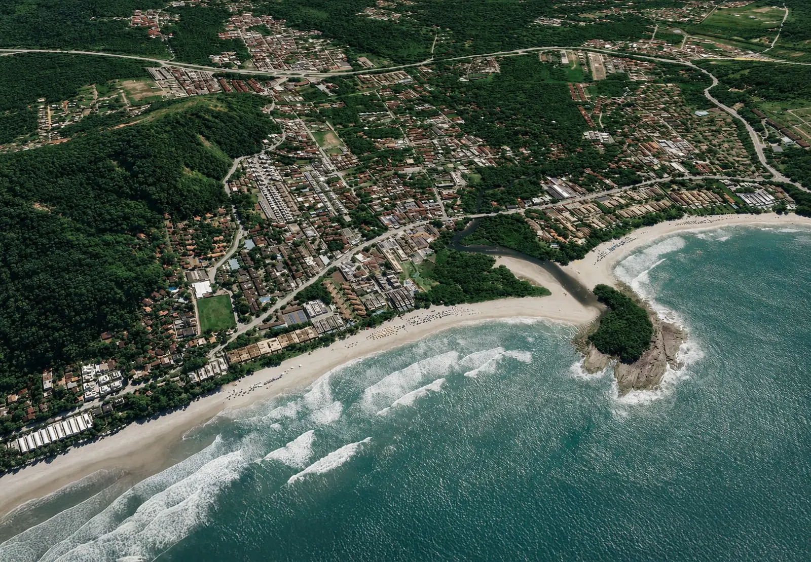 Vista aérea de Camburi com a localização do PRANA, as praias de Camburi e Camburizinho e os principais pontos do bairro
